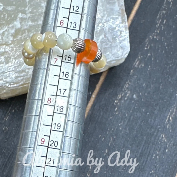white agate carnelian beaded gem ring - Picture 3 of 3